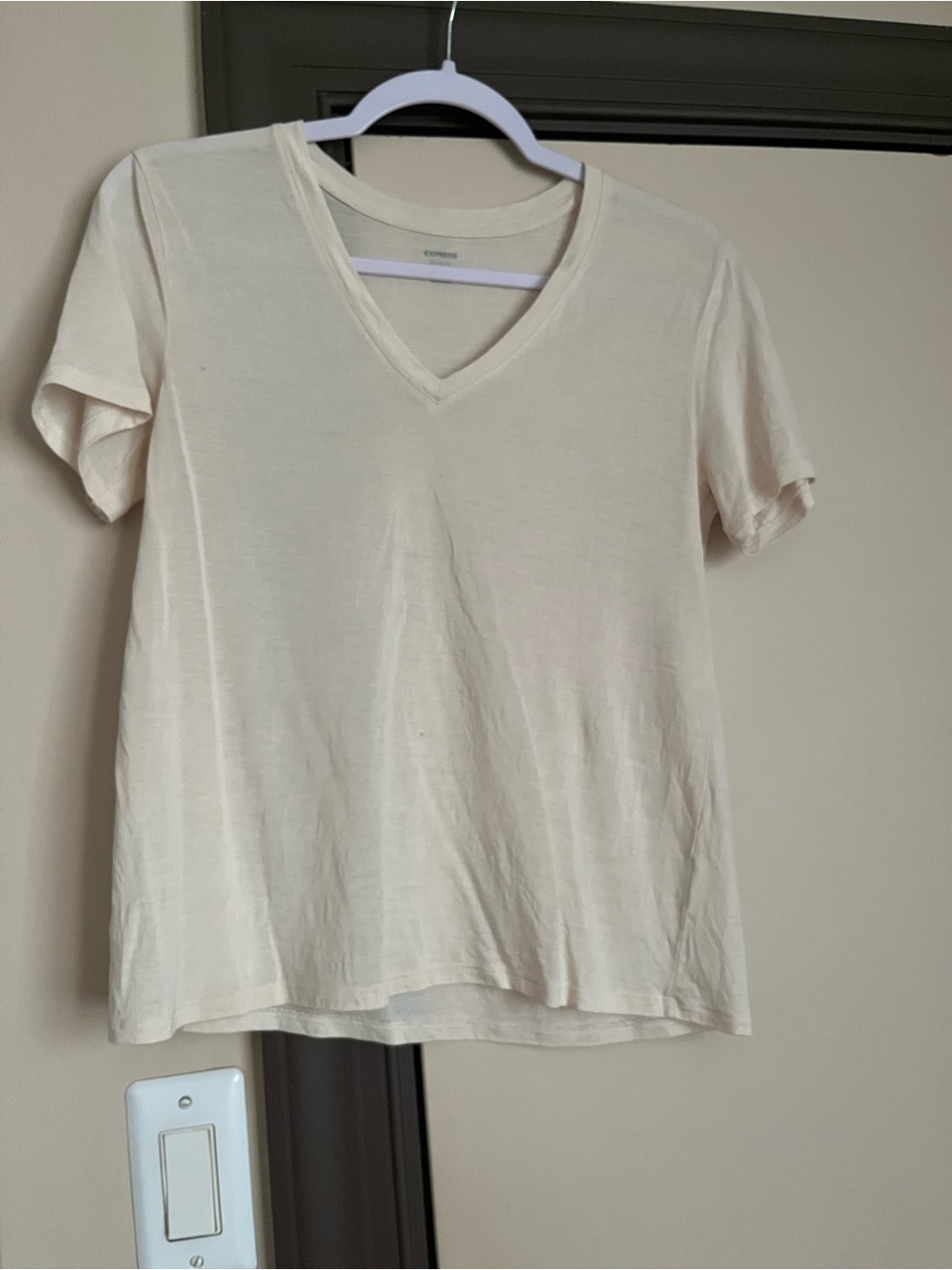 Express Cream V-Neck Short Sleeve Tee